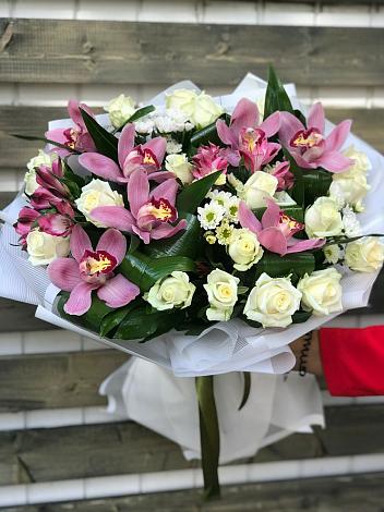 Букет цветов из: Розы и Хризантемы в Ильиногорске